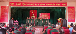 Chương trình văn nghệ chào mừng của chị em phụ nữ tại buổi ra mắt Câu lạc bộ Nữ quân nhân.