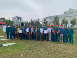 Lãnh đạo Đảng ủy, chính quyền, MTTQ, các tổ chức chính trị - xã hội xã An Hoà động viên thao trường huấn luyện Dân quân năm thứ nhất.