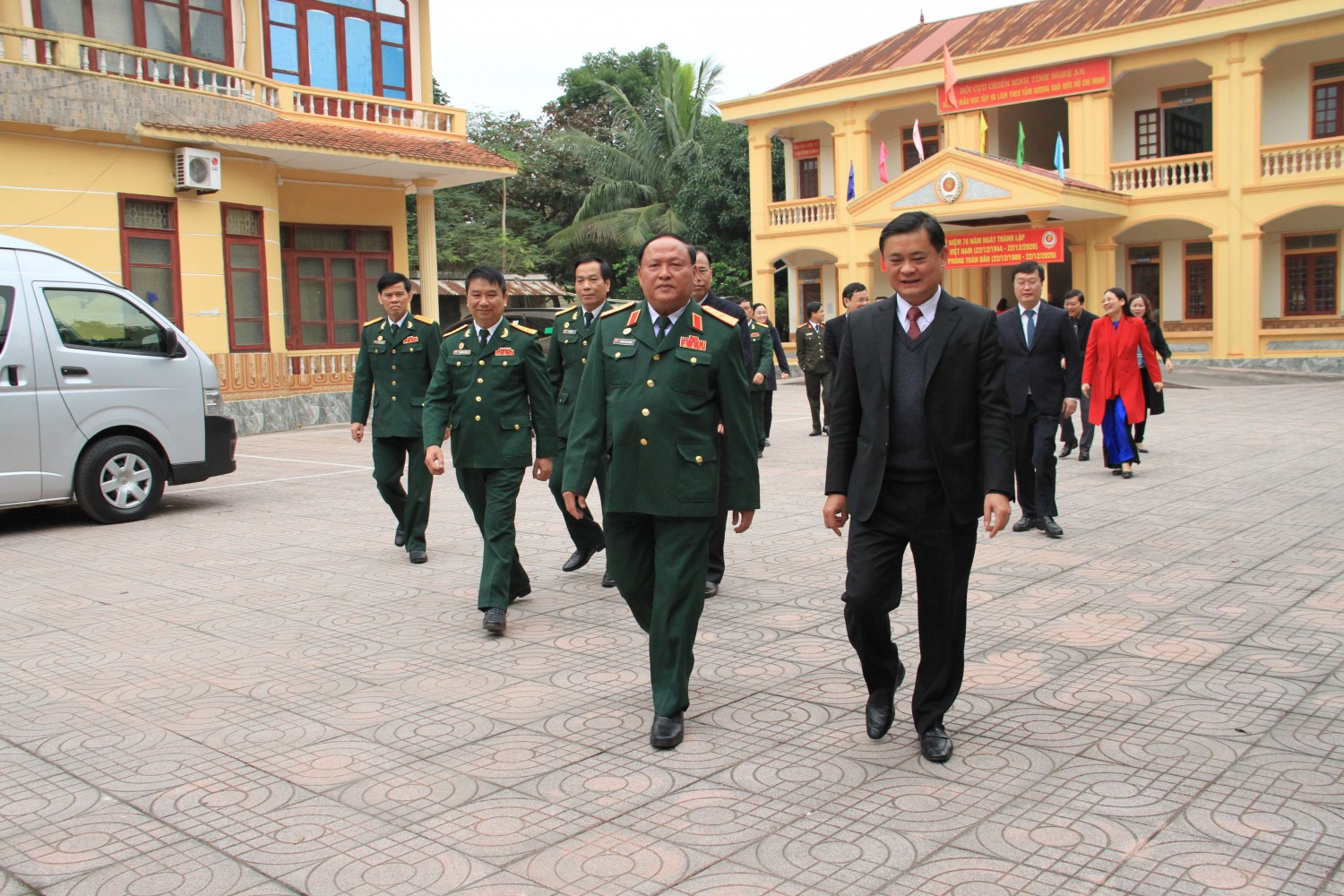 Đoàn đại biểu lãnh đạo tỉnh ủy, HĐND, UBND, UBMTTQ tỉnh Nghệ An đến chúc mừng Hội CCB tỉnh nhân dịp kỷ niệm 76 năm ngày thành lập QĐND Việt Nam (22/12/1944 - 22/12/2020) và 31 năm Ngày hội QPTD (22/12/