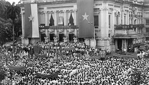 Mít tinh Tổng khởi nghĩa ở Quảng trường Nhà hát lớn Hà Nội ngày 19/8/1945