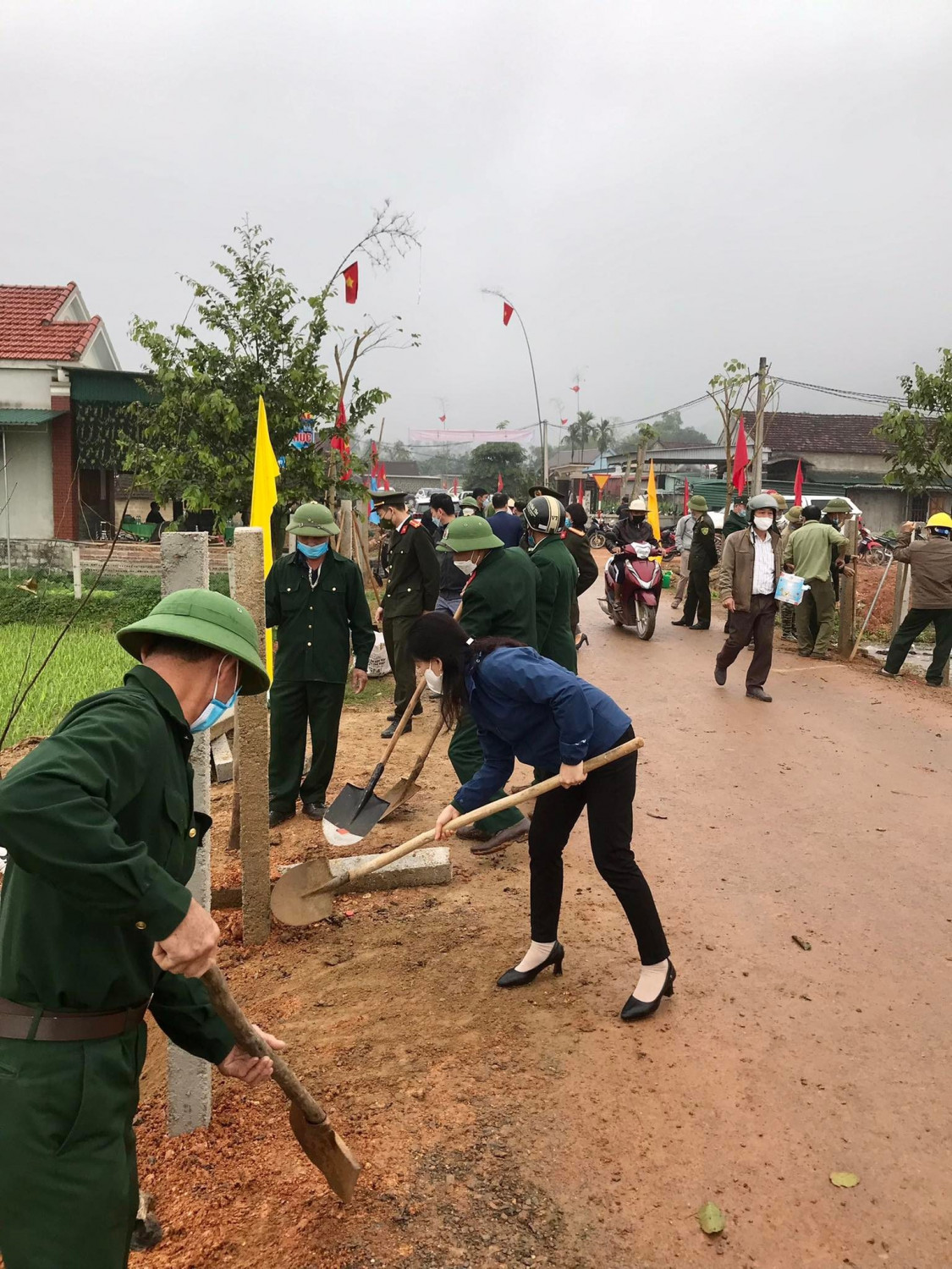 cac hoi vien ccb xa nghia dung tham gia tet trong cay