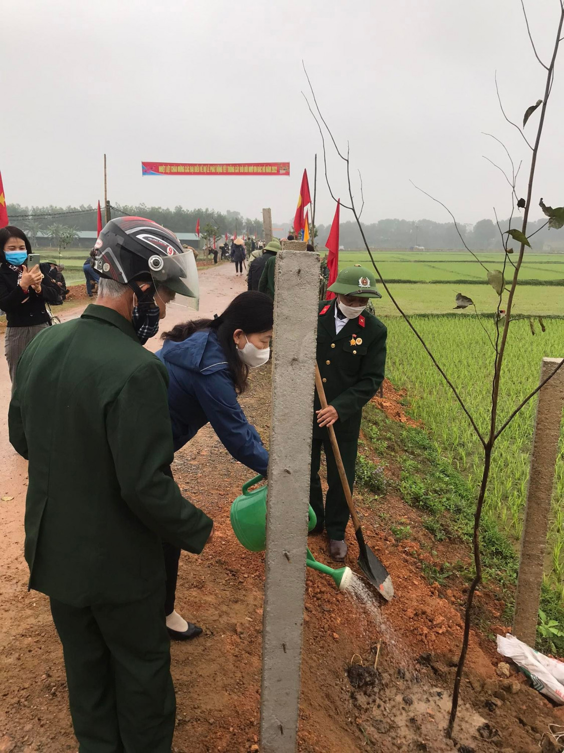 Hội CCB xã Nghĩa Dũng, huyện Tân Kỳ tham gia tết trồng cây