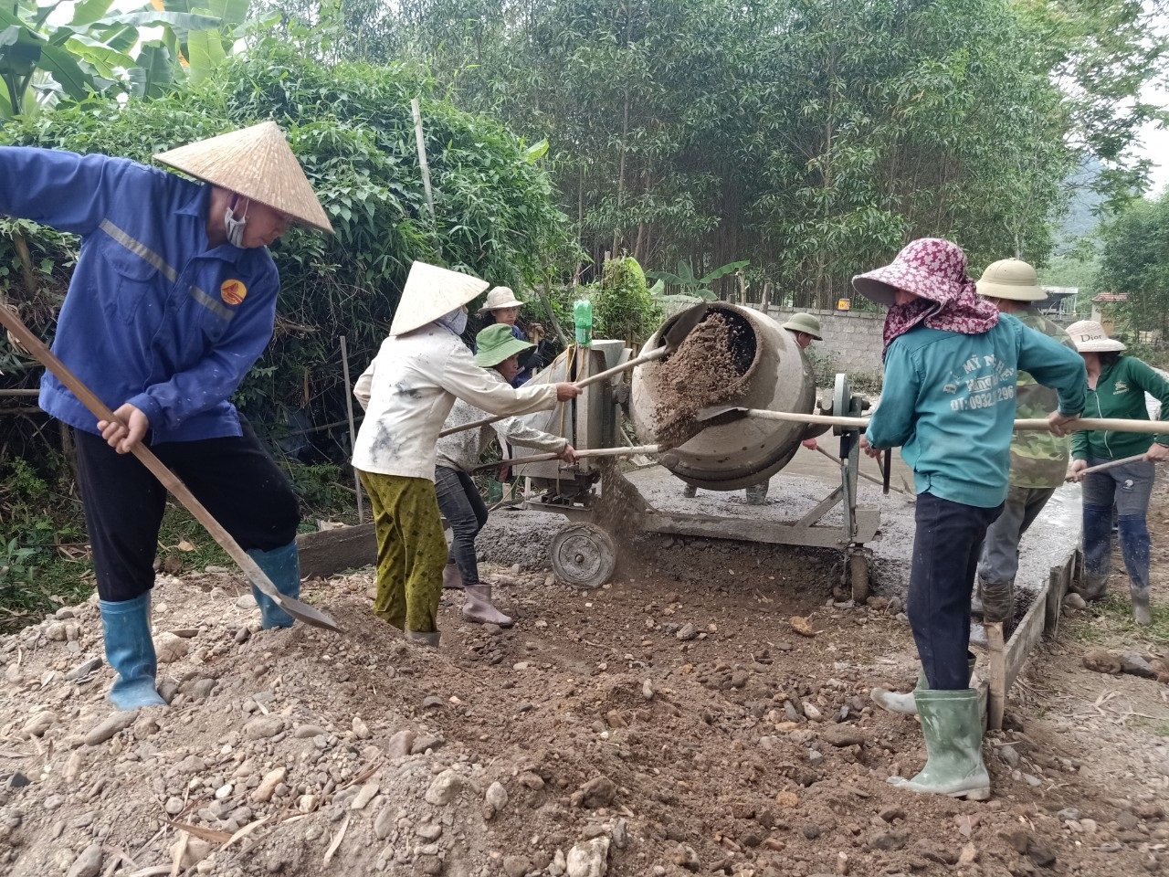 hang ngan ngay cong duoc huy dong de lam duong giao thong tai xom muong ham xa chau cuong