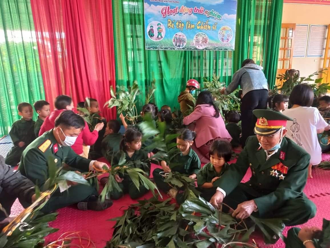 Bé tập làm vòng ngụy trang