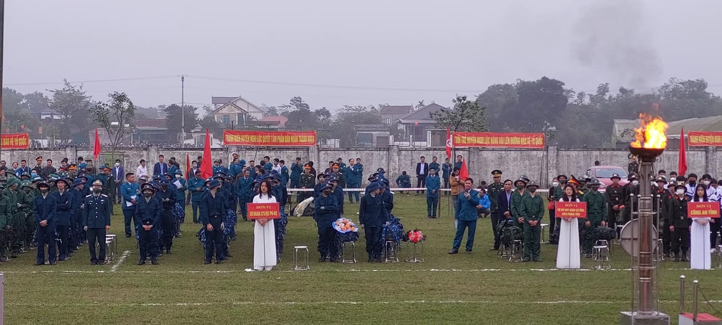 Toàn cảnh lễ giao, nhận quân tại địa phương