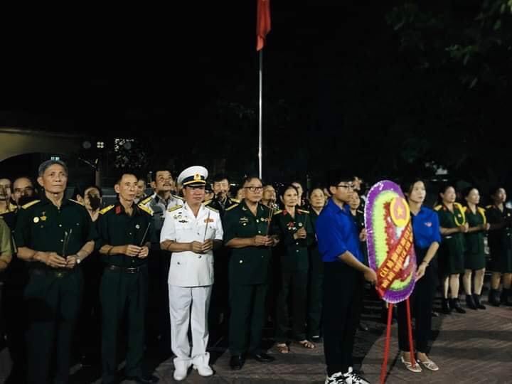 Hội CCB và Đoàn TNCS Hồ Chí Minh thị xã phối hợp tổ chức lễ dâng hương, hoa tưởng niệm các anh hùng, liệt sỹ tại Nghĩa trang thị xã