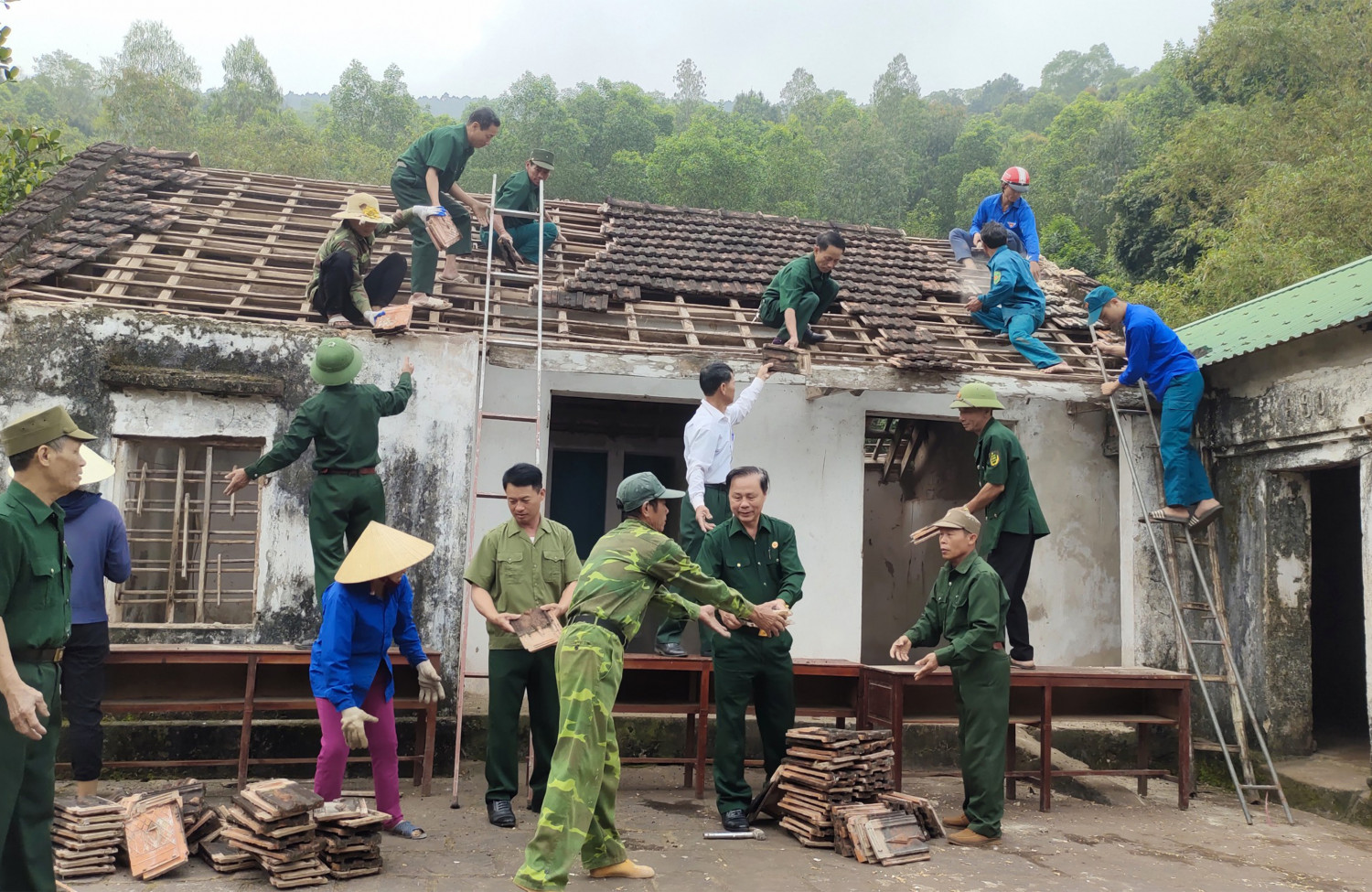 Hội viên CCB giúp đỡ hỗ trợ công, sức, khởi công xây nhà tình nghĩa cho hội viên gặp hoàn cảnh khó khăn.