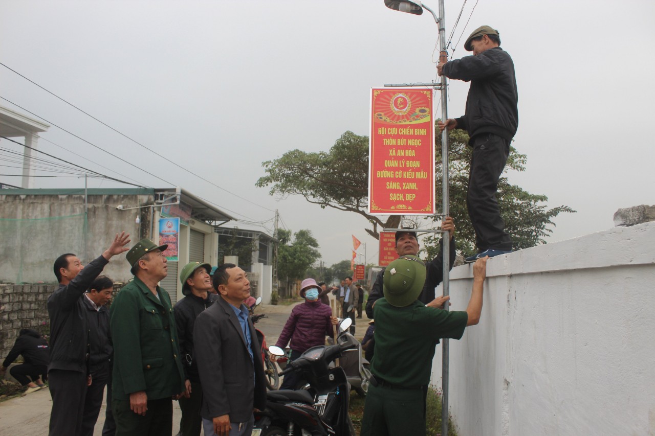 Đường cờ kiểu mẫu của chi Hội CCB thôn Bút Ngọc xã An Hoà .