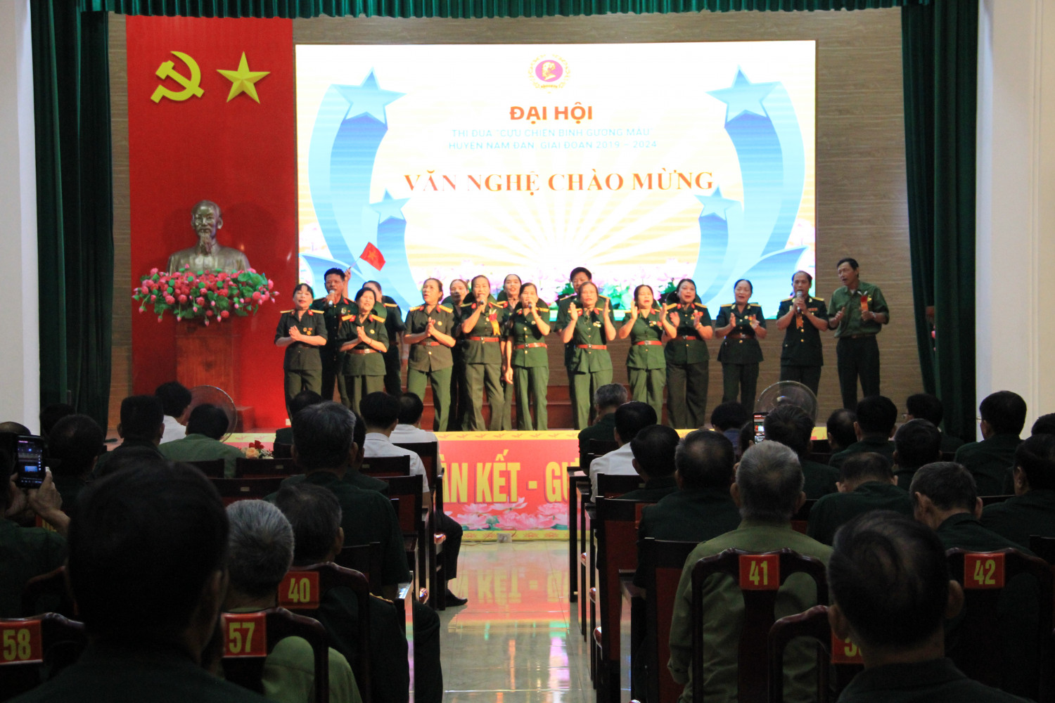 Văn nghệ chào mừng