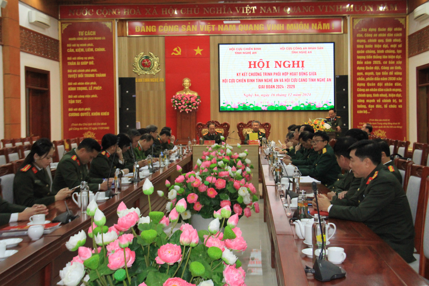 Toàn cảnh hội nghị